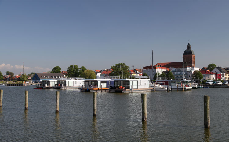 liegeplatz hausboot ribnitz damgarten stadthafen